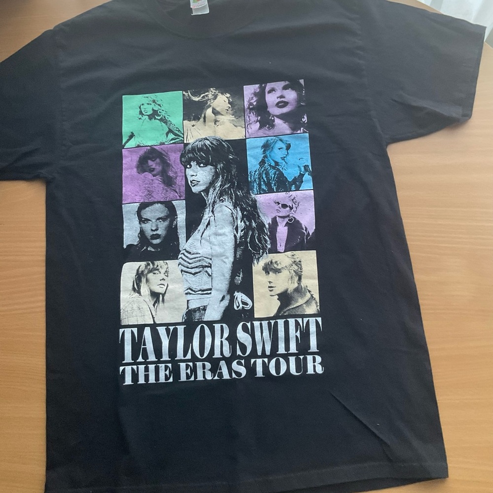 Taylor Swift Black Graphic Women’s Tour T-Shirt Sz M